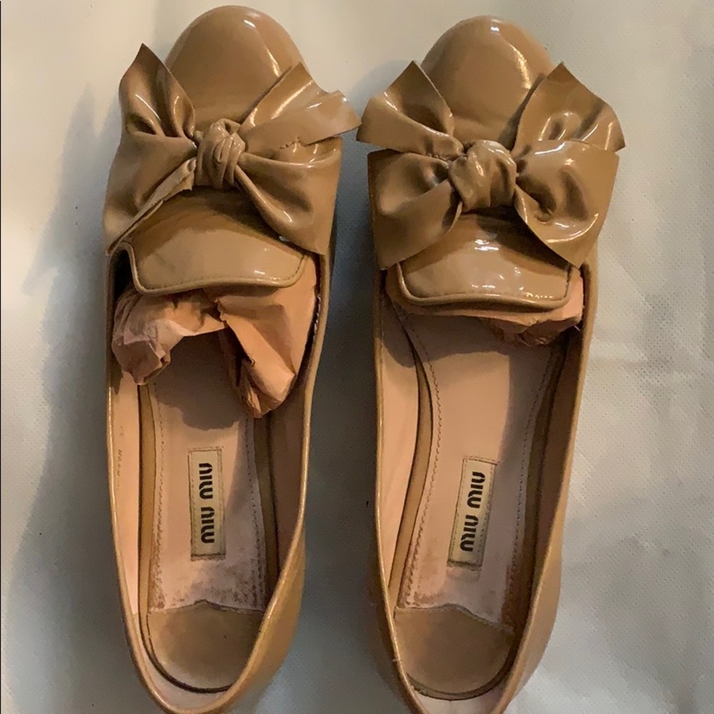 MIU MIU Patent Leather Bow Accents Ballet Flats!